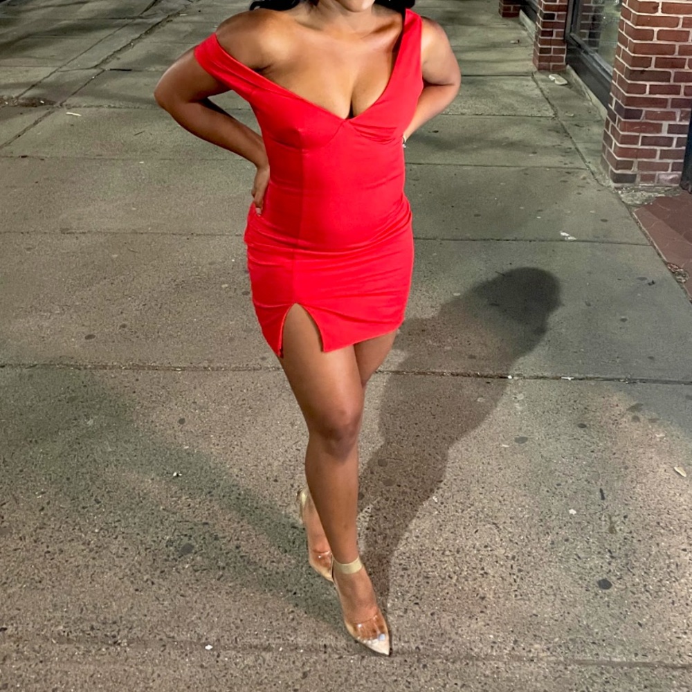 Off-shoulder red mini dress with front slit
